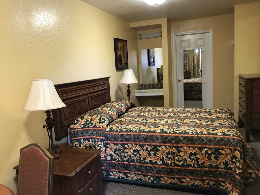 Hacienda Motel - photo 16