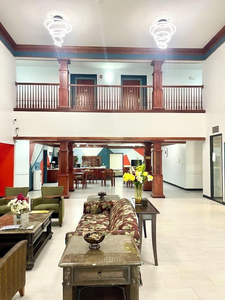 Grand Vista Hotel and Suites - photo 3