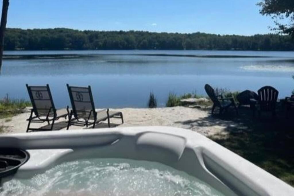 Lakeside Oasis with Kayaks Hot Tub & Fire Pit — hotel in Clifton