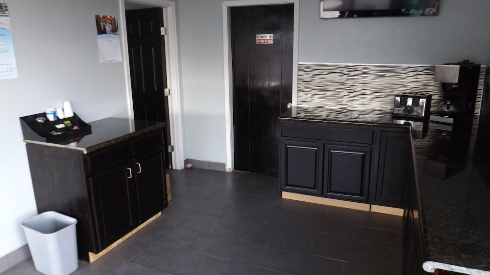 Travelodge by Wyndham Farmington - photo 15