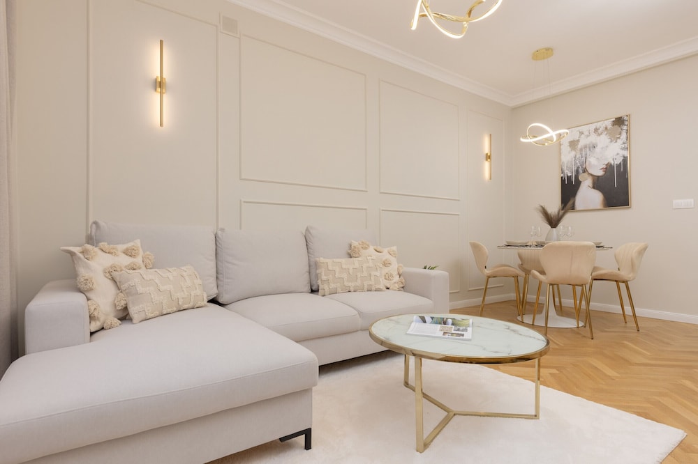 Bright & Elegant Apartment Warsaw by Noclegi Renters — 4-Star Luxury Hotel in Warsaw, Poland