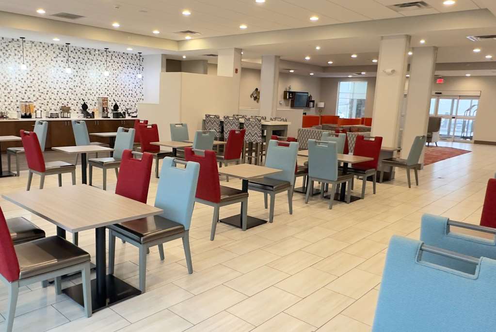 La Quinta Inn & Suites by Wyndham Jackson Cape Girardeau - photo 40