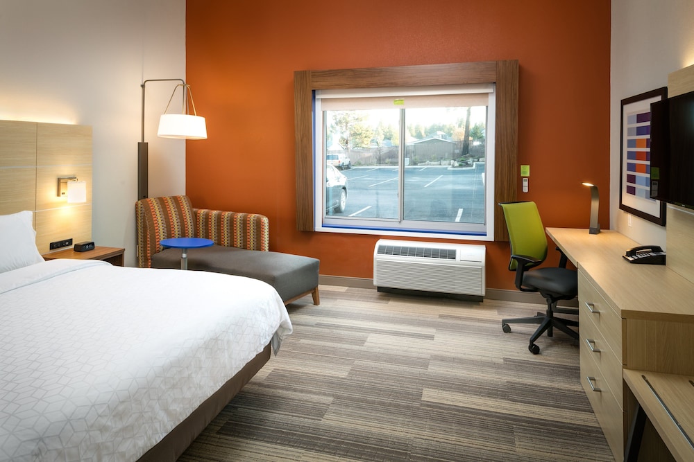 Holiday Inn Express & Suites Bend South by IHG - photo 21