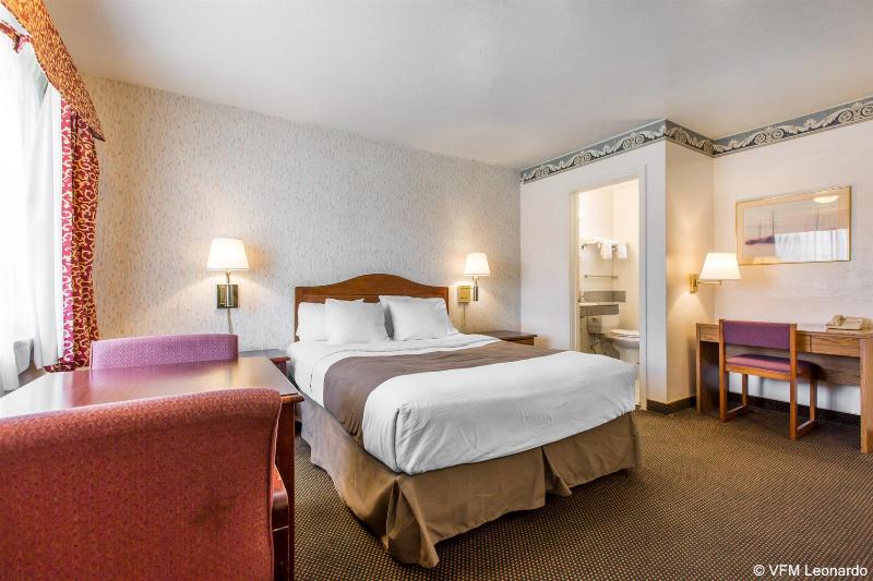 Monterey Fairgrounds Inn - photo 9