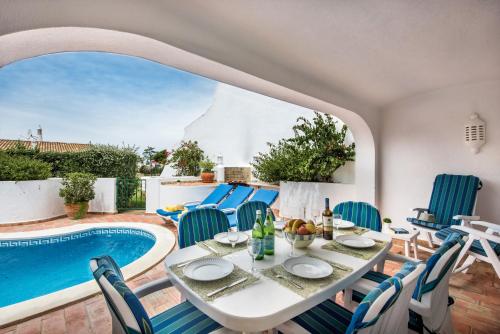 Mng Elliott53 in Almancil, Portugal