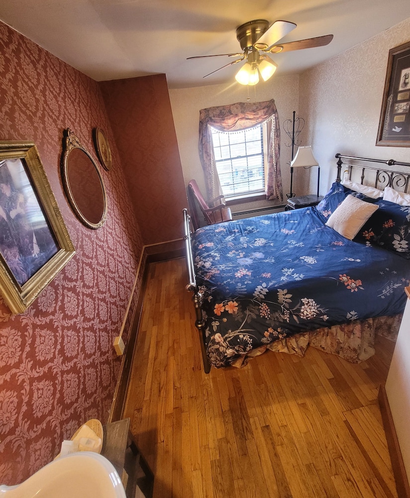 The Hand Hotel Bed & Breakfast - photo 33