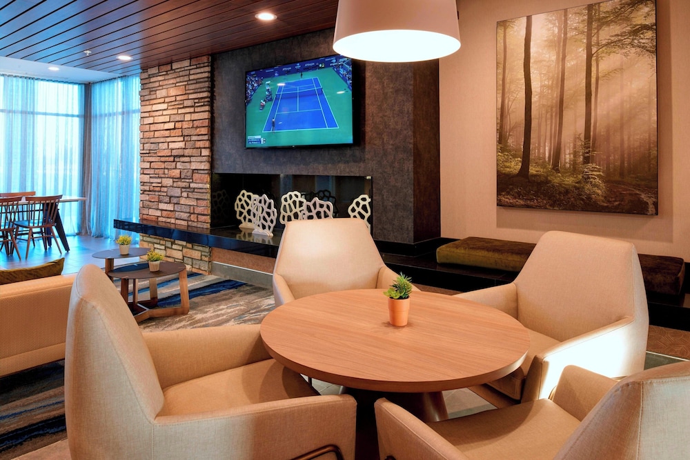 Fairfield Inn & Suites by Marriott Columbus IN - photo 3