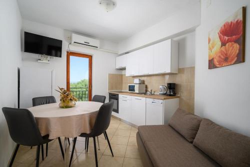 Ferienwohnung 5235 6 in Drenje — 4-Star Luxury Hotel in Drenje, Croatia