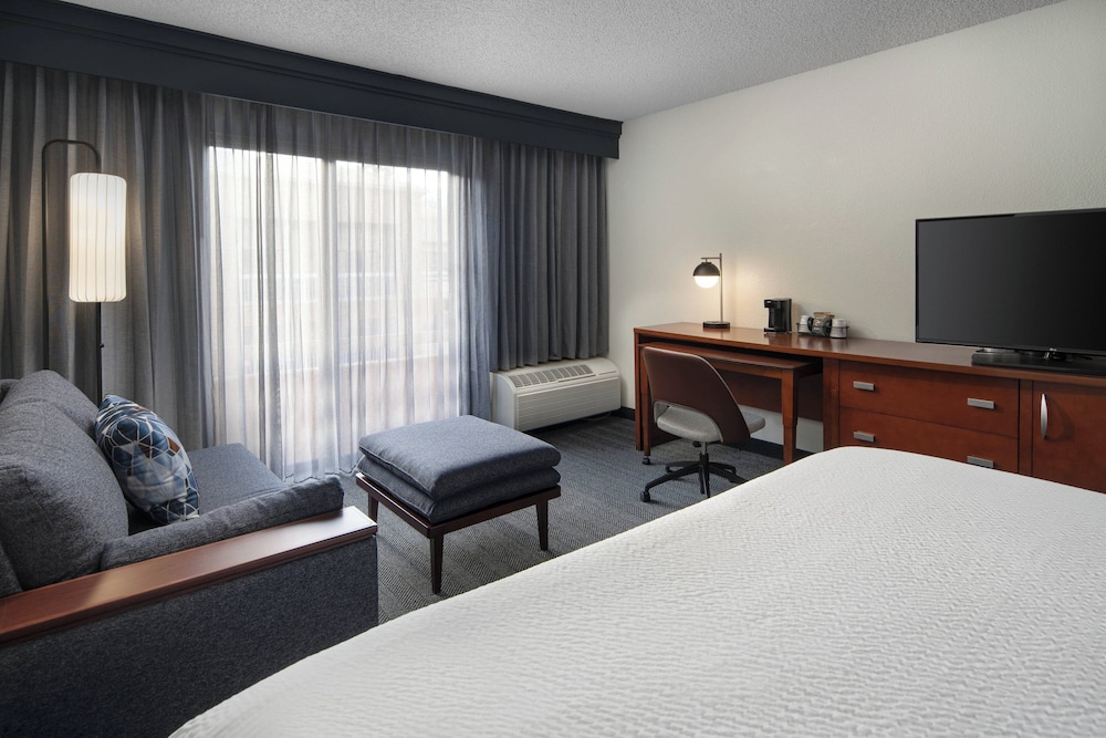 Courtyard By Marriott Palm Springs - photo 6