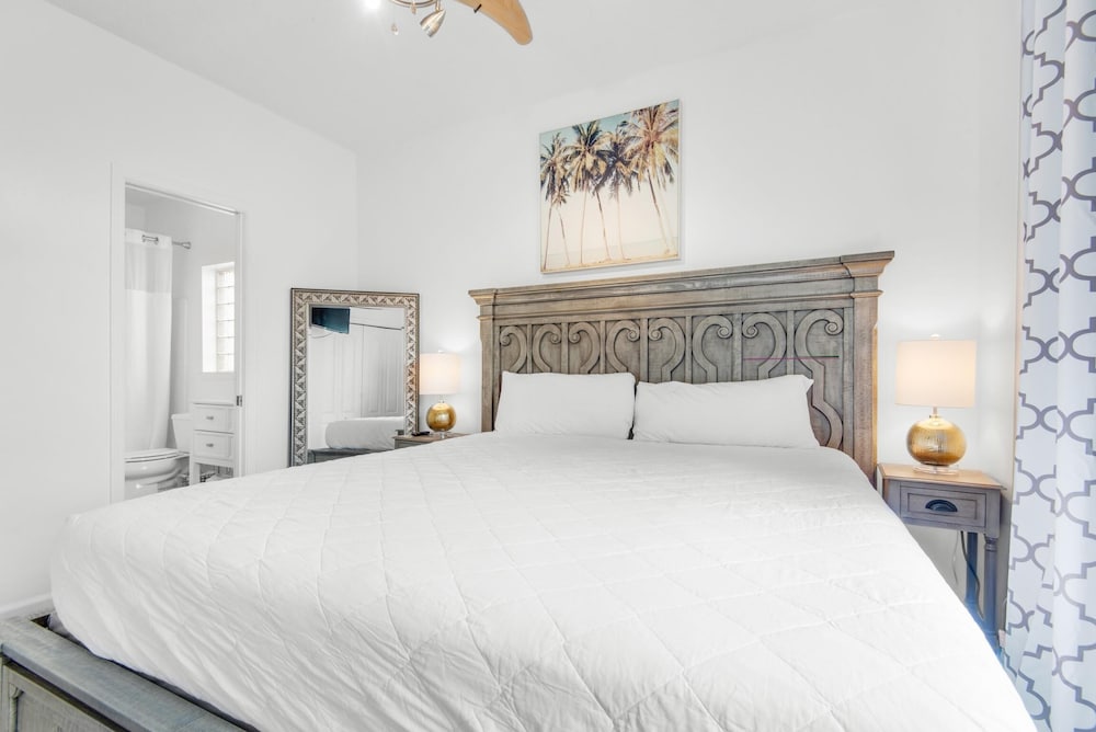 Miramar Charms - carbon neutral hotel in Destin