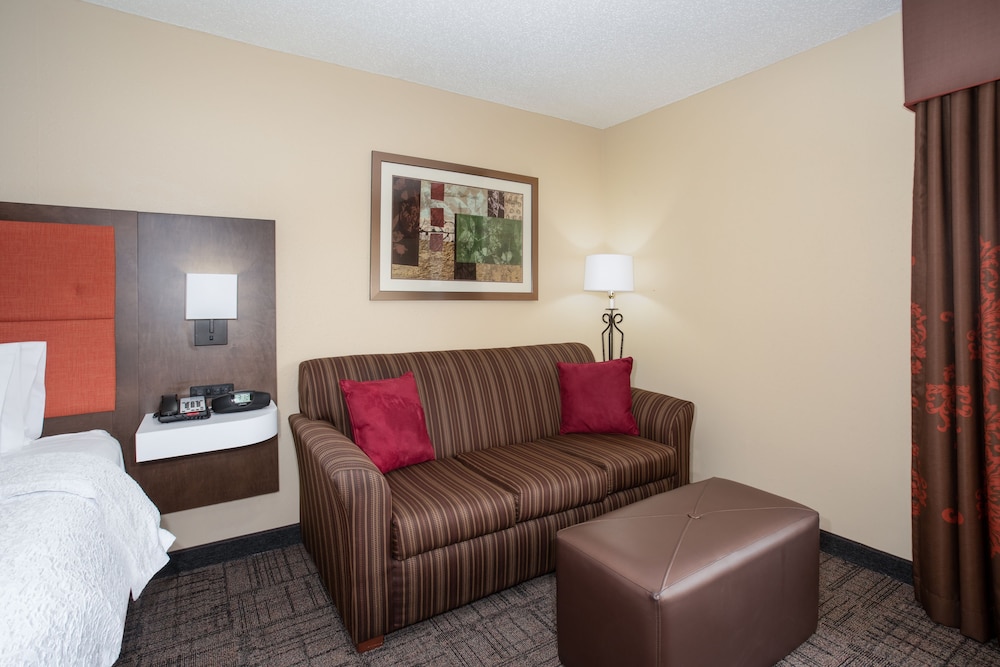 Hampton Inn Jonesboro - photo 13