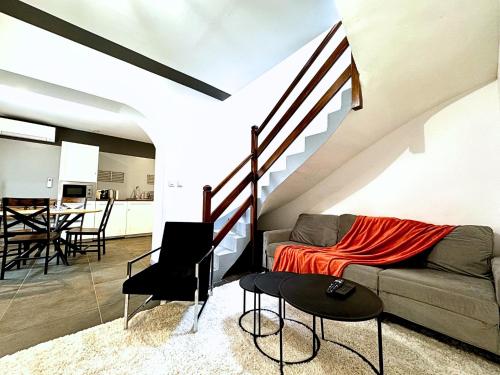 Le Grey By Best Keys Duplex Spacieux Fonctionnel Ideal Teletravail Sejours Pros Centre Ville Wifi Fibre Netflix Nespresso Check In Autonome — Sens