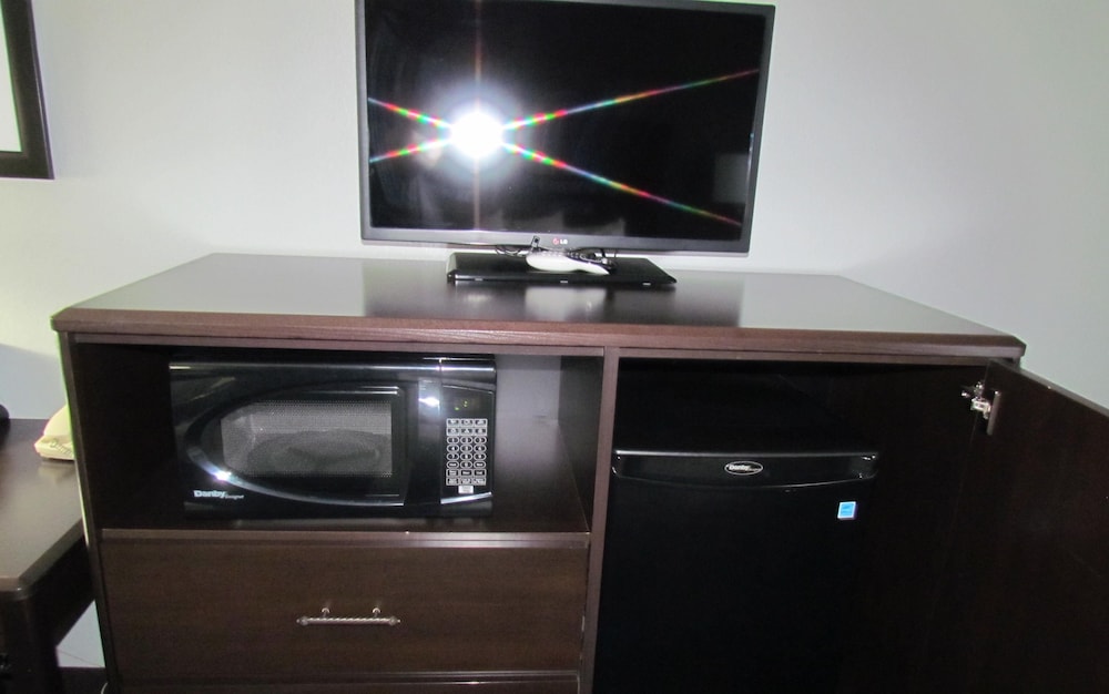 Oak Hill Inn & Suites - photo 44
