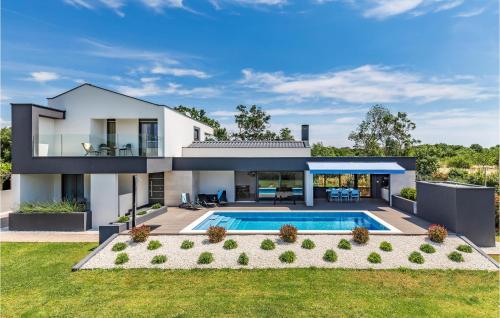 Cozy Home In Valbandon With Wifi — 5-Star Luxury Hotel in Valbandon, Croatia
