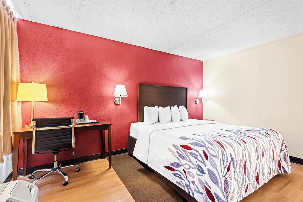 Red Roof Inn Cortland - photo 13