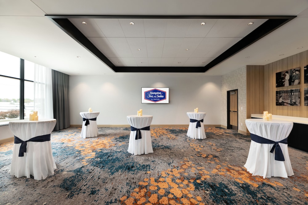 Hampton Inn & Suites Watertown Boston - photo 27