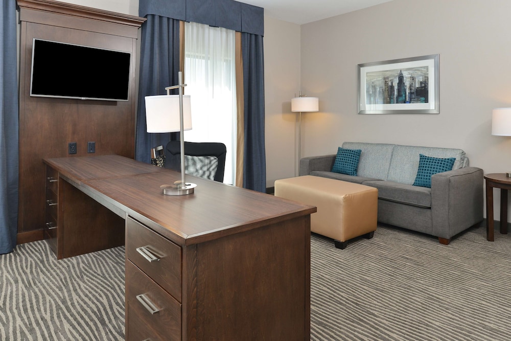 Hampton Inn & Suites Des Moines Downtown - photo 24