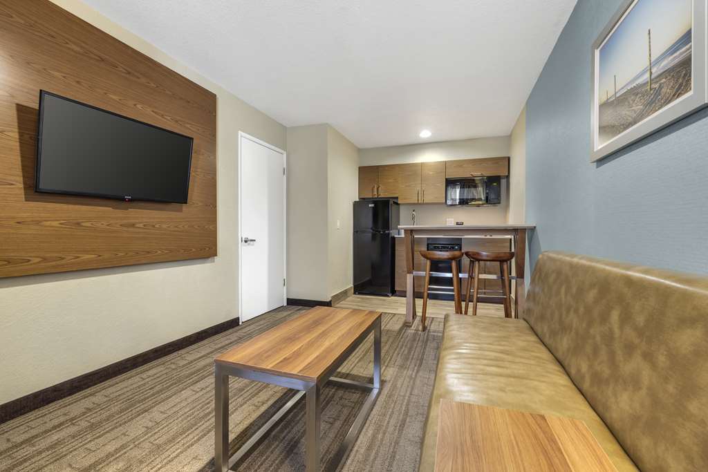 Best Western Carlsbad by the Sea - photo 20