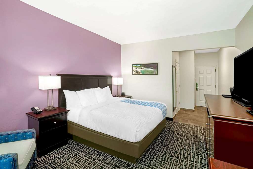 La Quinta Inn & Suites by Wyndham Cookeville - photo 13