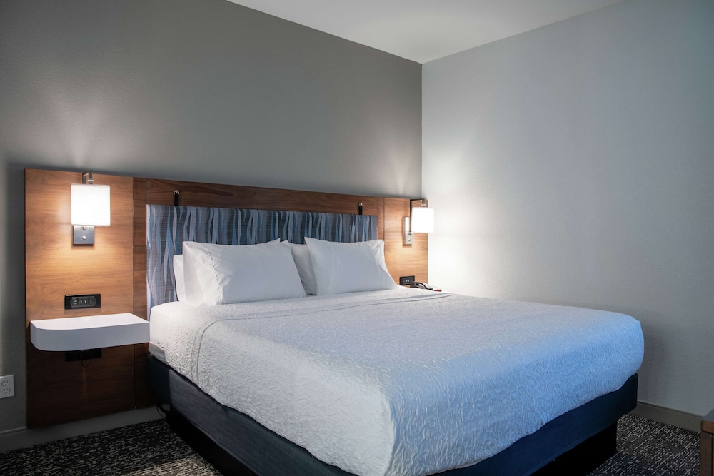 Hampton Inn & Suites Los Angeles Sherman Oaks - photo 16