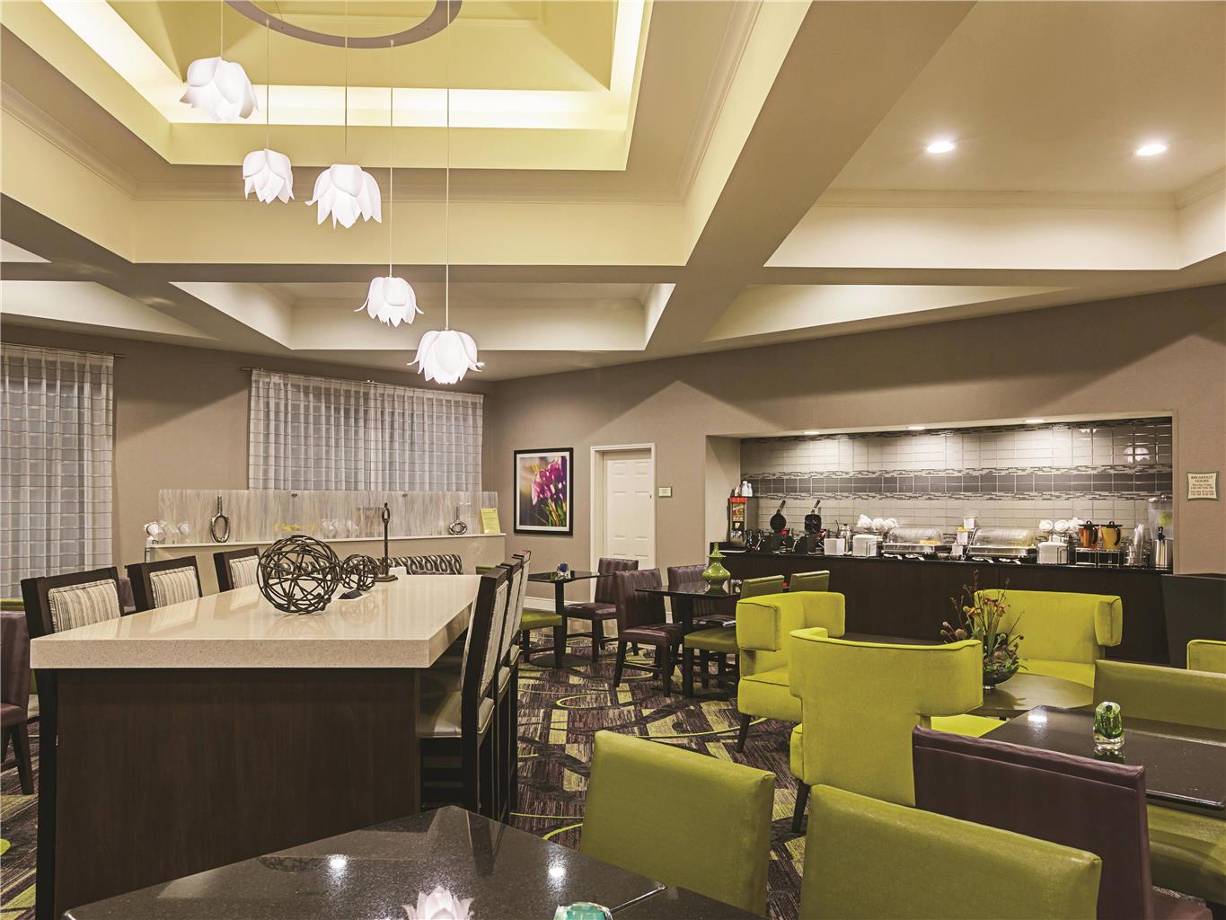 La Quinta Inn & Suites by Wyndham Atlanta Alpharetta - photo 43