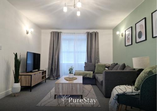 Superb And Beautiful Stourport Home With 7 Beds By Purestay 20695340 — Stourport On Severn