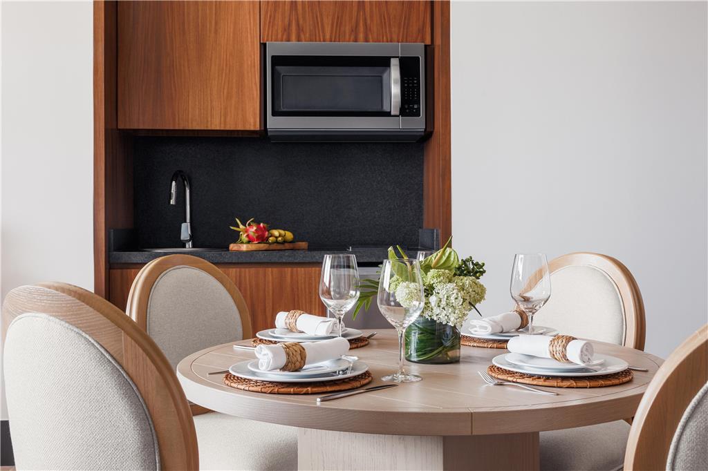 BON Park Hotel Bed Suite Dining