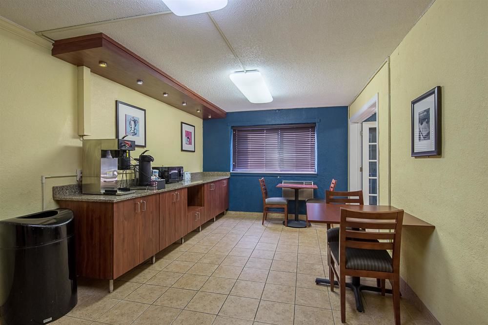 Motel 6 Moline - photo 22