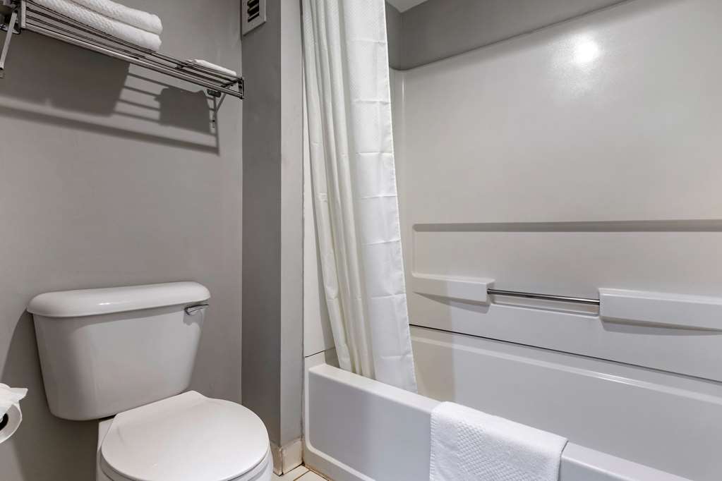 Econo Lodge Saint Stephen - photo 18