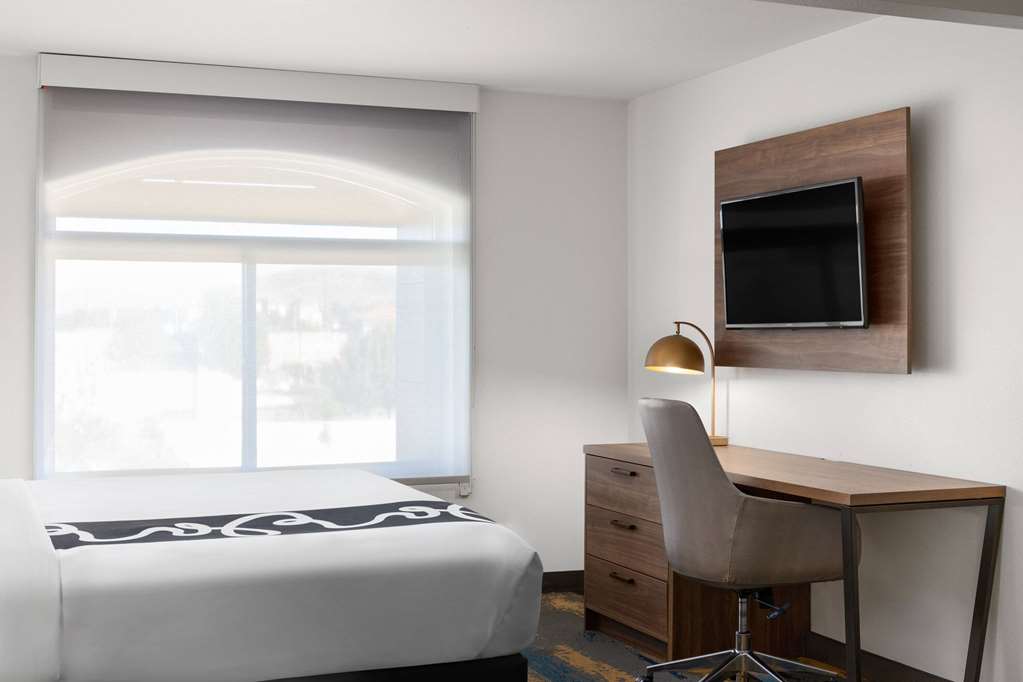 La Quinta Inn & Suites by Wyndham Kennewick - photo 46