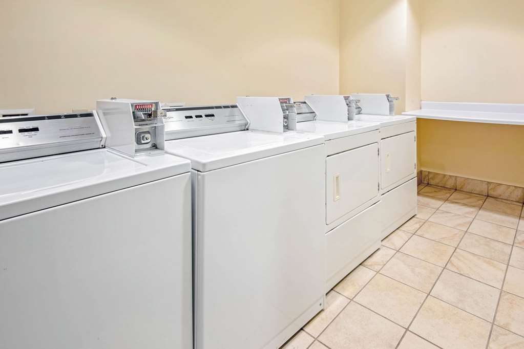 La Quinta Inn & Suites by Wyndham Lawton Fort Sill - photo 39