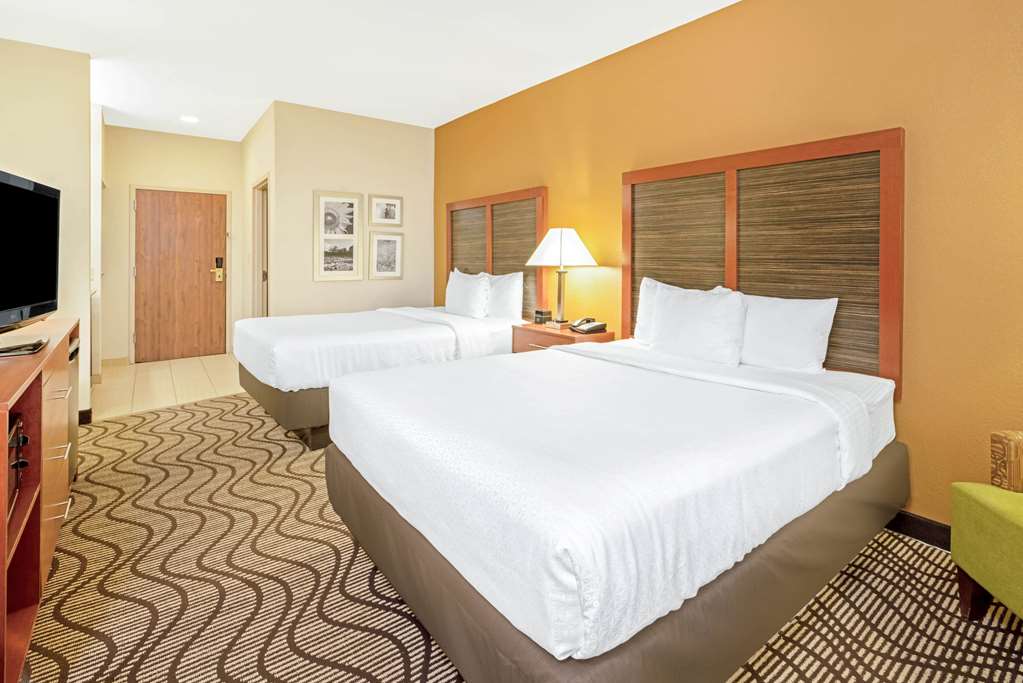 La Quinta Inn & Suites by Wyndham Midwest City Tinker AFB - photo 9