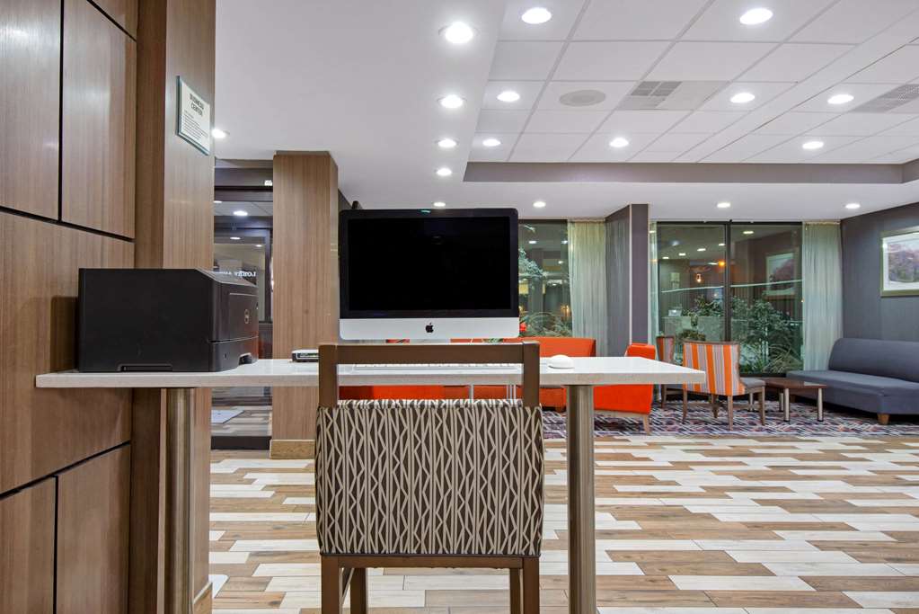 La Quinta Inn & Suites by Wyndham DC Metro Capital Beltway - photo 88
