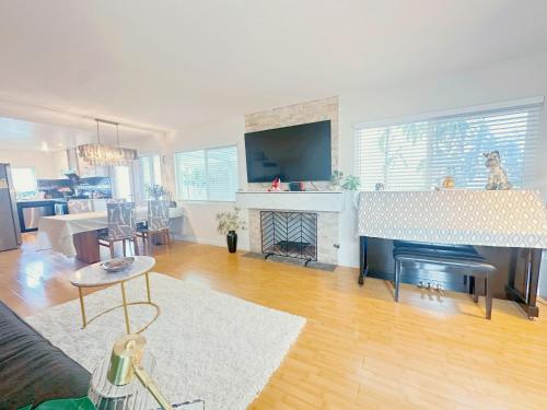 Brea Mall romantic two bedroom house — 4-Star Luxury Hotel in Fullerton, United States