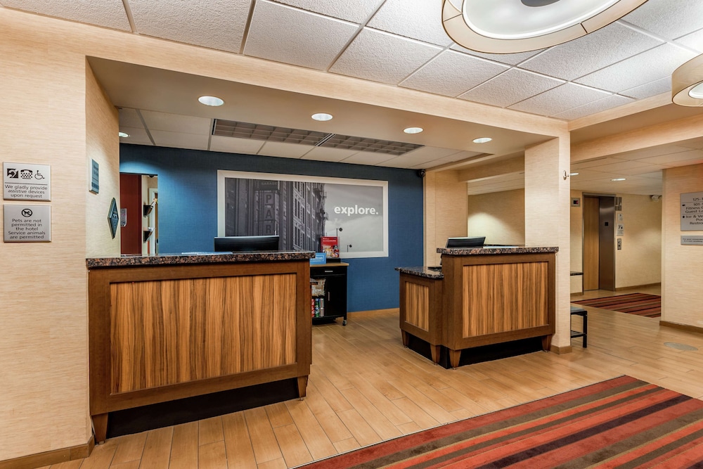 Hampton Inn Milwaukee Airport - photo 4
