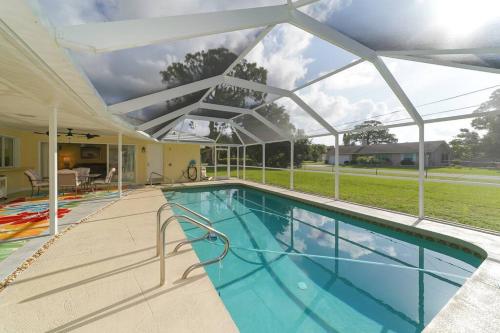 Huge Pool Close to Beaches Restaurants & Shops — Nokomis — photo 3
