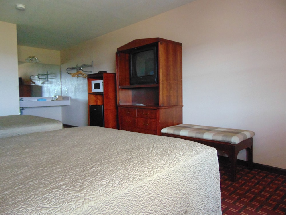 Candlelight Inn - photo 8