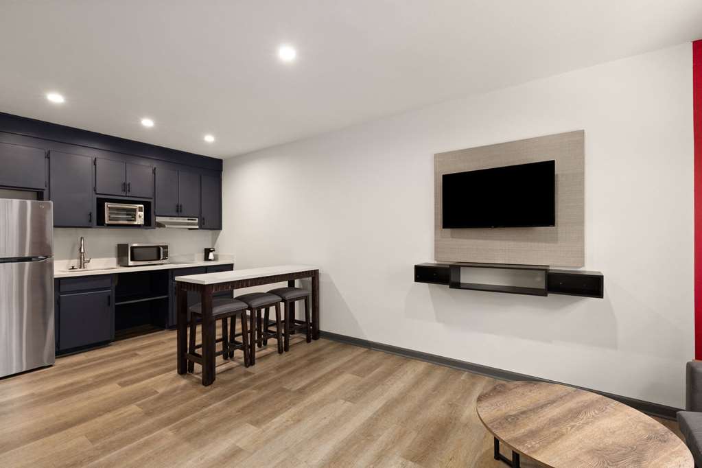 Ramada by Wyndham Studio Suites Dothan - photo 13