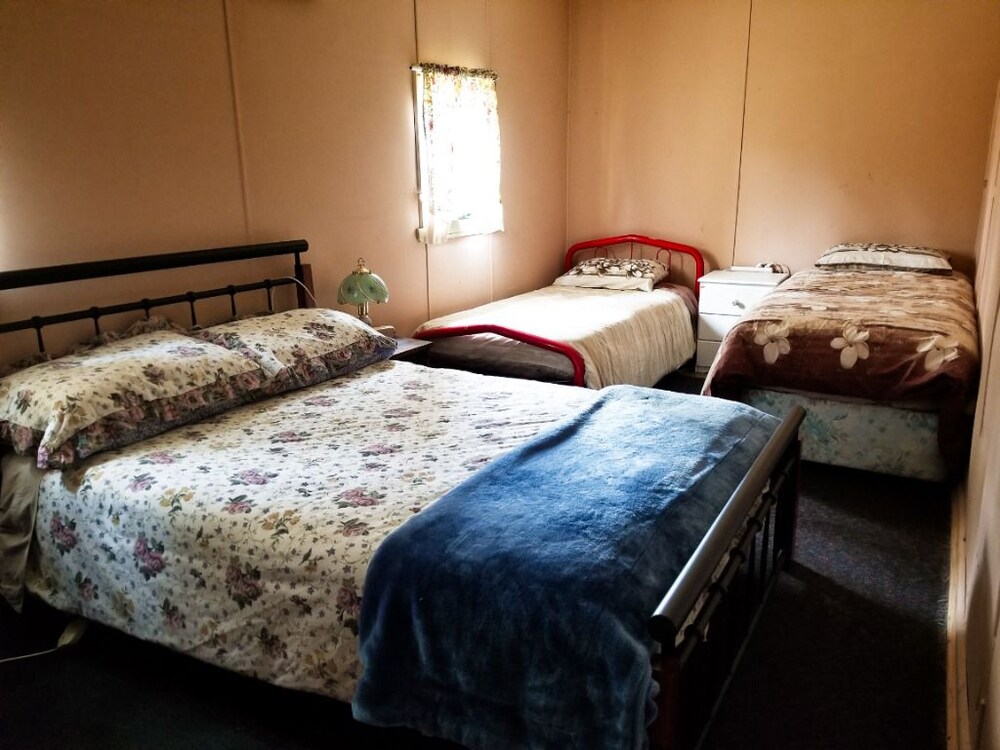 Mountain View Motel in Unknown City, Australia