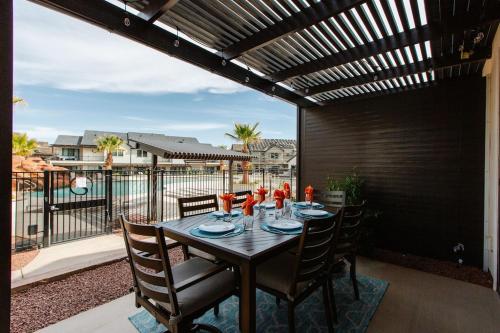 Ocotillo Springs 4 Ping Pong Table X Box One and close access to the Community Pool — 4-Star Luxury Hotel in Santa Clara, United States