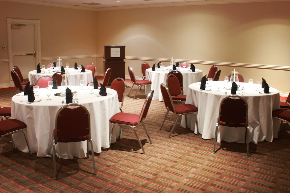 Four Points by Sheraton Kansas City Airport - photo 39