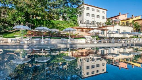 Villa Cappelletti 16&2 Emma Villas — 4-Star Luxury Hotel in Serravalle Di Chienti, Italy