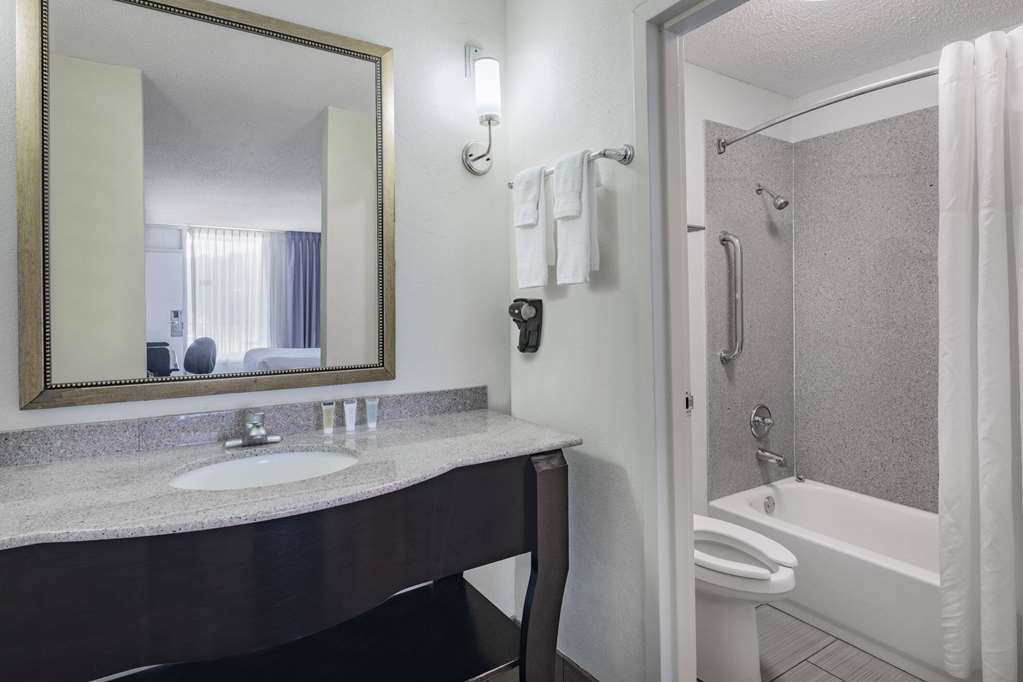 Days Inn and Suites by Wyndham Oxford - photo 31