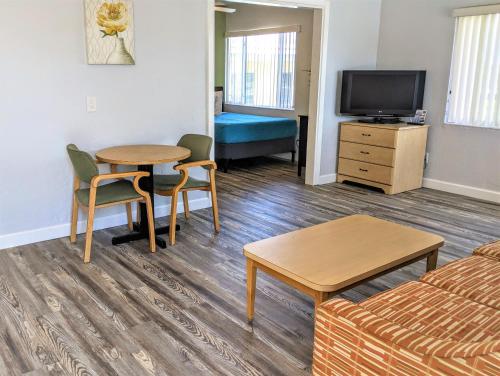 Johns Pass Beach Motel - photo 14