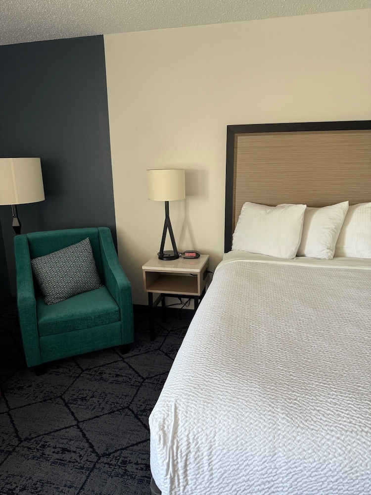 Baymont by Wyndham Columbia MO - photo 5