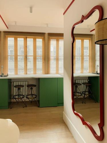 Chic Studio near Fabrika By Wehost