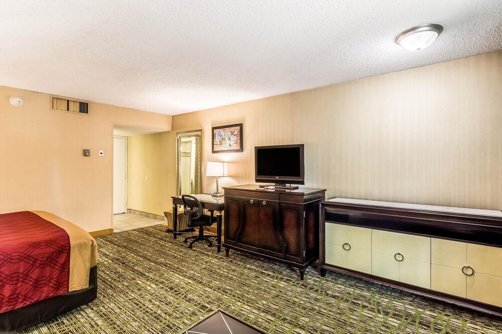 Rodeway Inn & Suites Fresno - photo 18