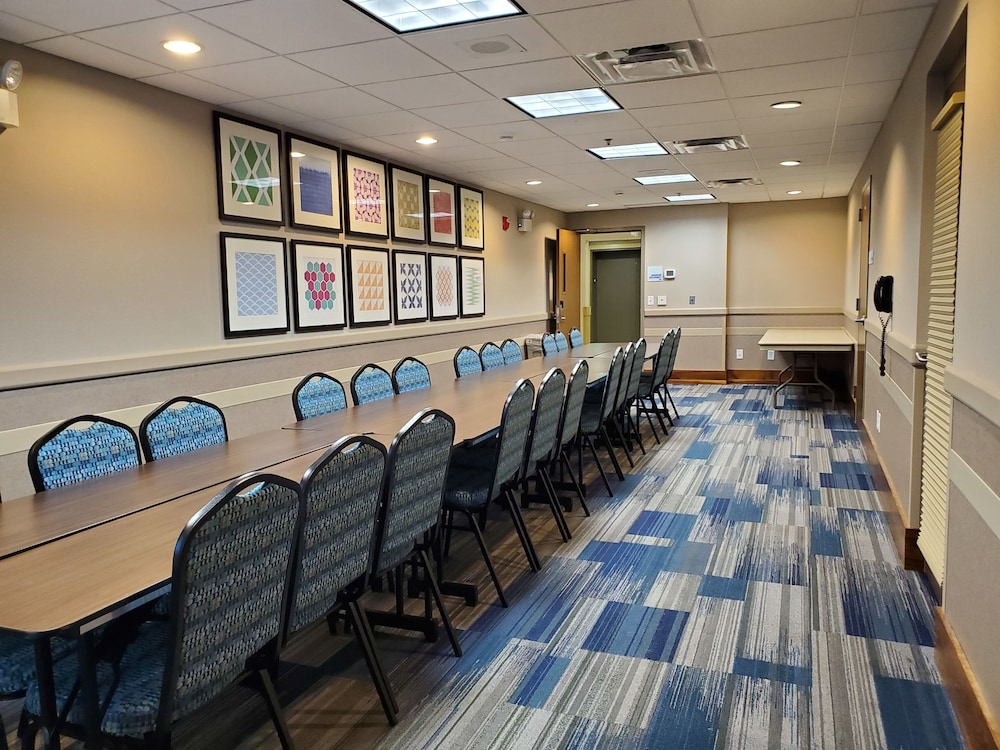 Holiday Inn Express Hotel and Suites Mankato East by IHG - photo 80