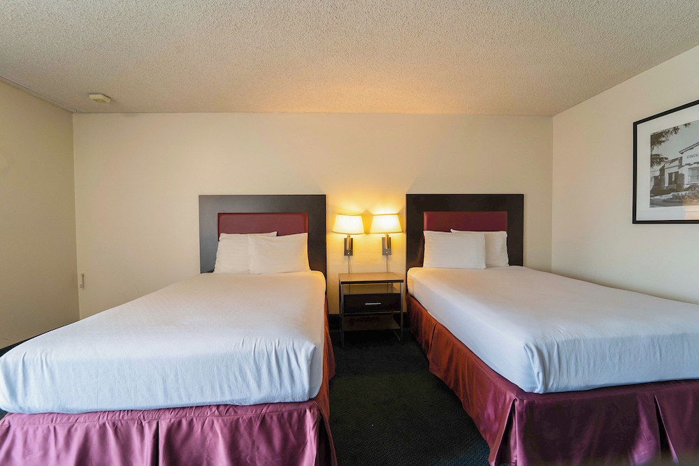 Royal Plaza Inn Indio - photo 44