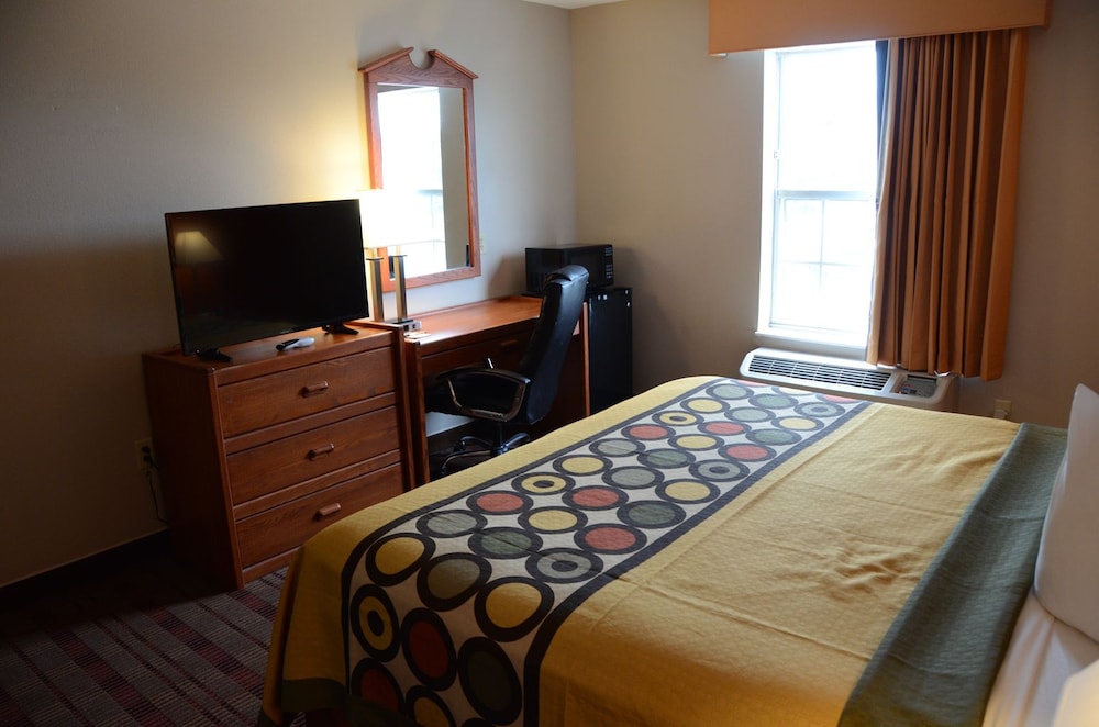 Super 8 by Wyndham Louisville Expo Center - photo 9